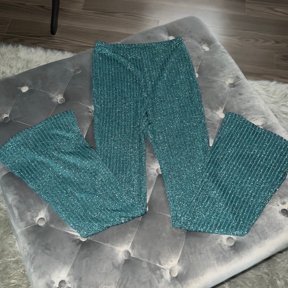 Two piece set - Picture 3 of 3